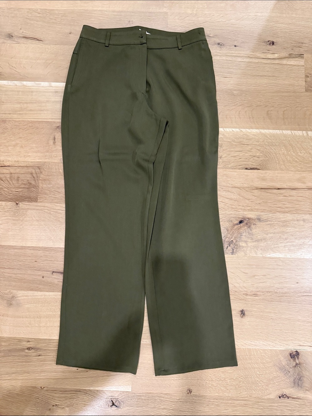 DONNI. Olive Green Women’s Cargo Pants. Never Worn!